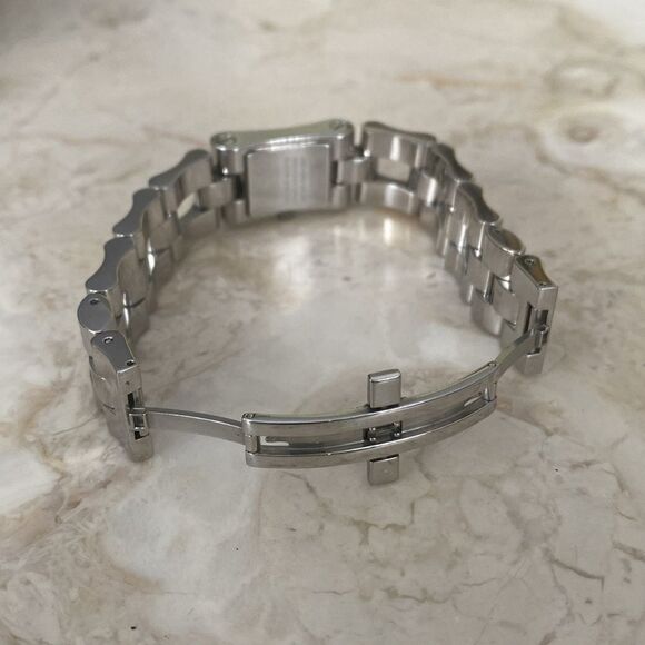 Gucci 2305L Chunky Modernist Stainless Steel Link Water Resistant Wristwatch - Picture 9 of 13